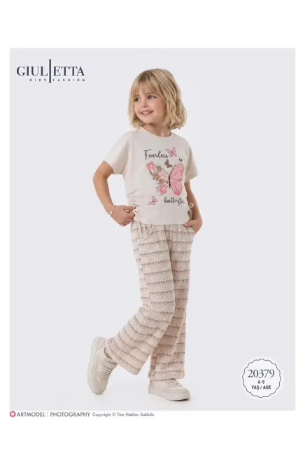 Tişörtlü Pantolonlu Takım