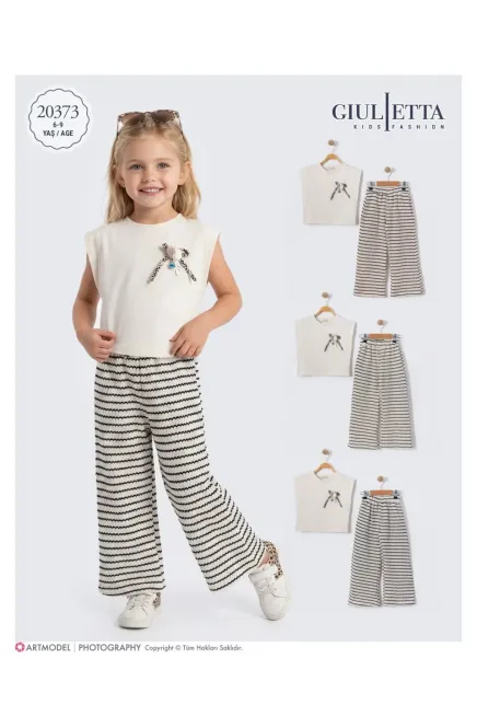 Tişörtlü Pantolonlu Takım