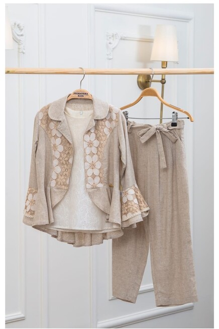 Костюм с пиджаком и брюками