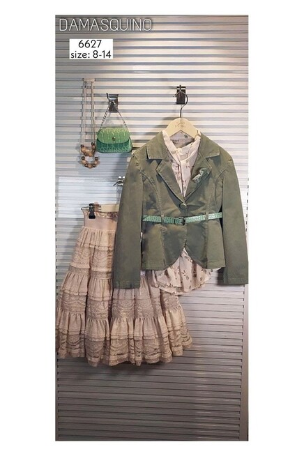 طقم سترة مع تنورة