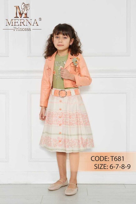 طقم سترة مع تنورة